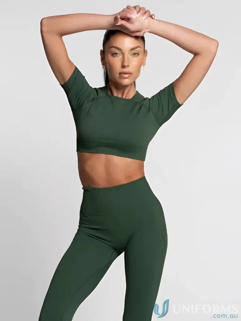 Dark green seamless cropped emerald tee two-piece workout set with short sleeves and high-waisted leggings for workwear