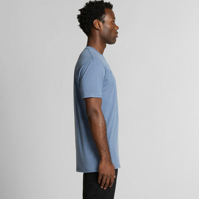 Blue t-shirt with short sleeves and crew neck, made of cotton.