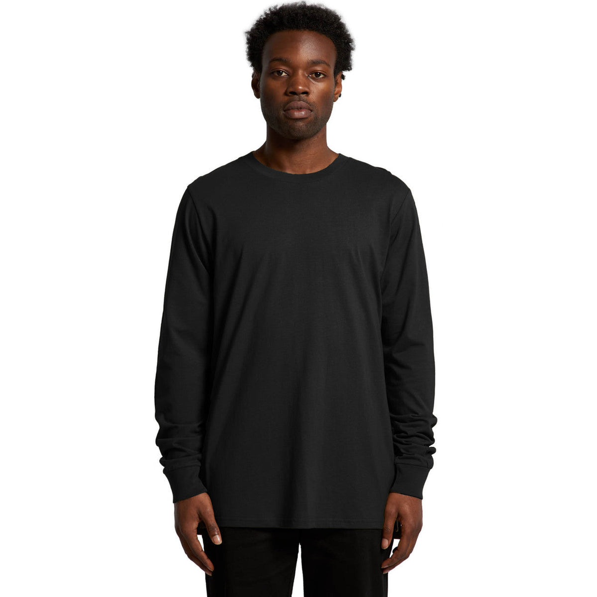Black long-sleeved crew neck t-shirt with ribbed cuffs and hem, made of cotton.