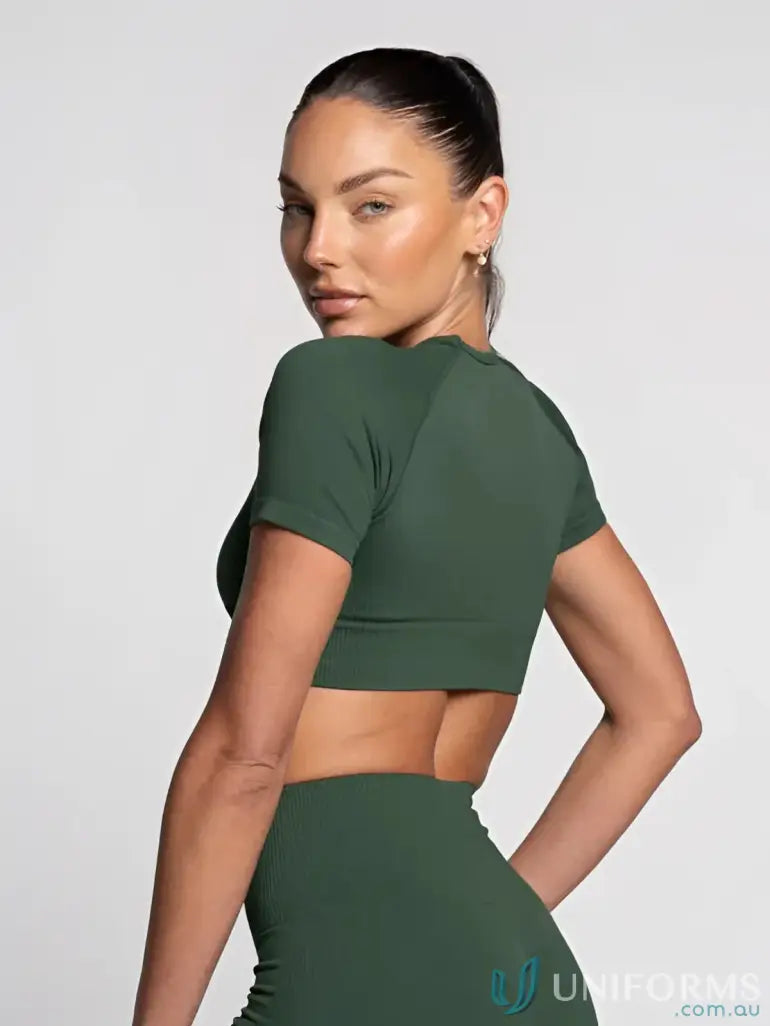 Dark green seamless cropped tee with fitted design perfect for stylish work uniforms and casual workwear looks