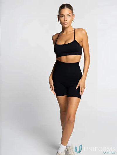 Black athletic set featuring Seamless Invicible Scrunch Onyx Shorts for workout wear